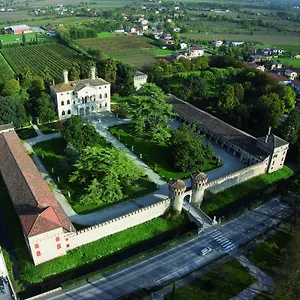  Country house Castello Di